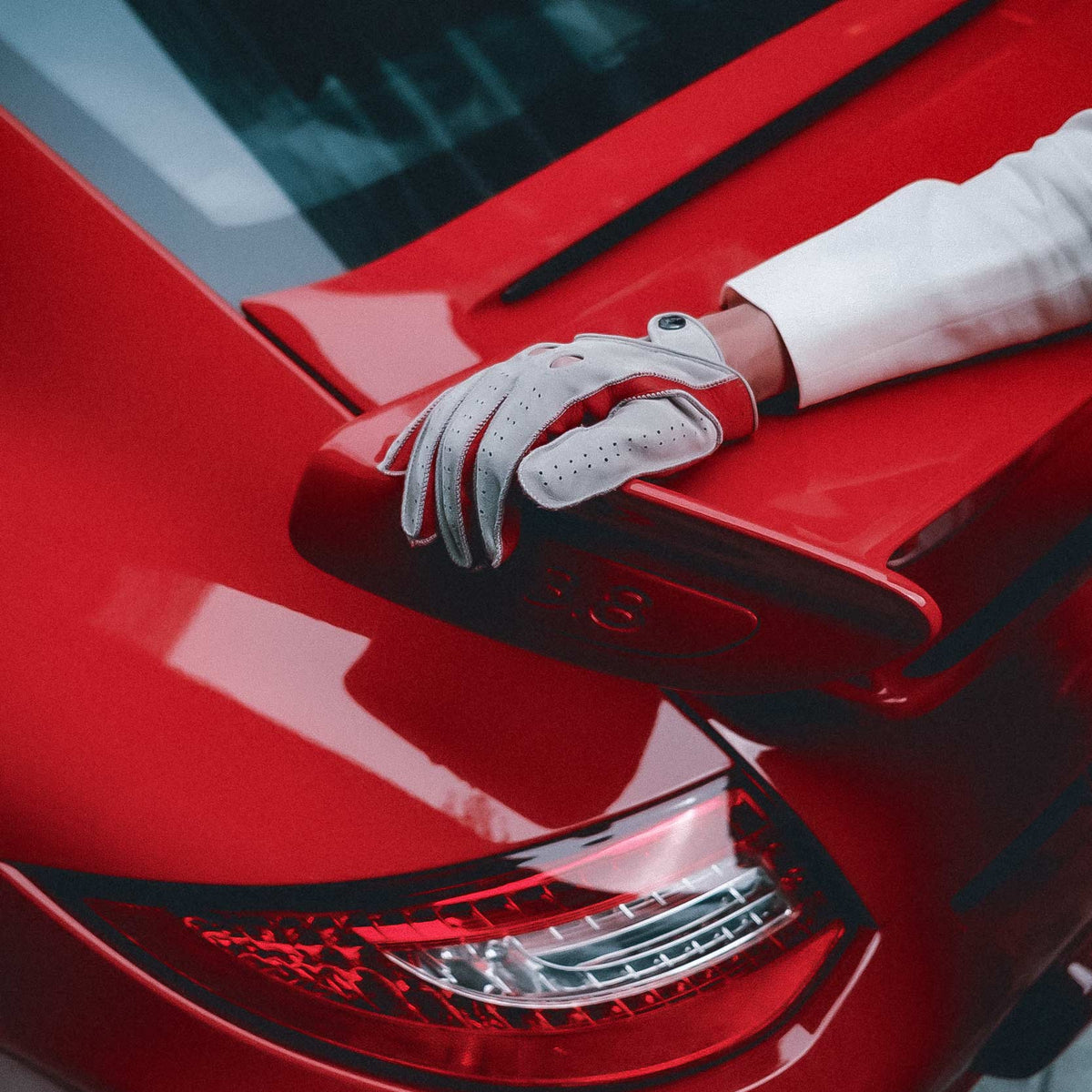 The Driving Glove for a Porsche State of Mind | OPINARI