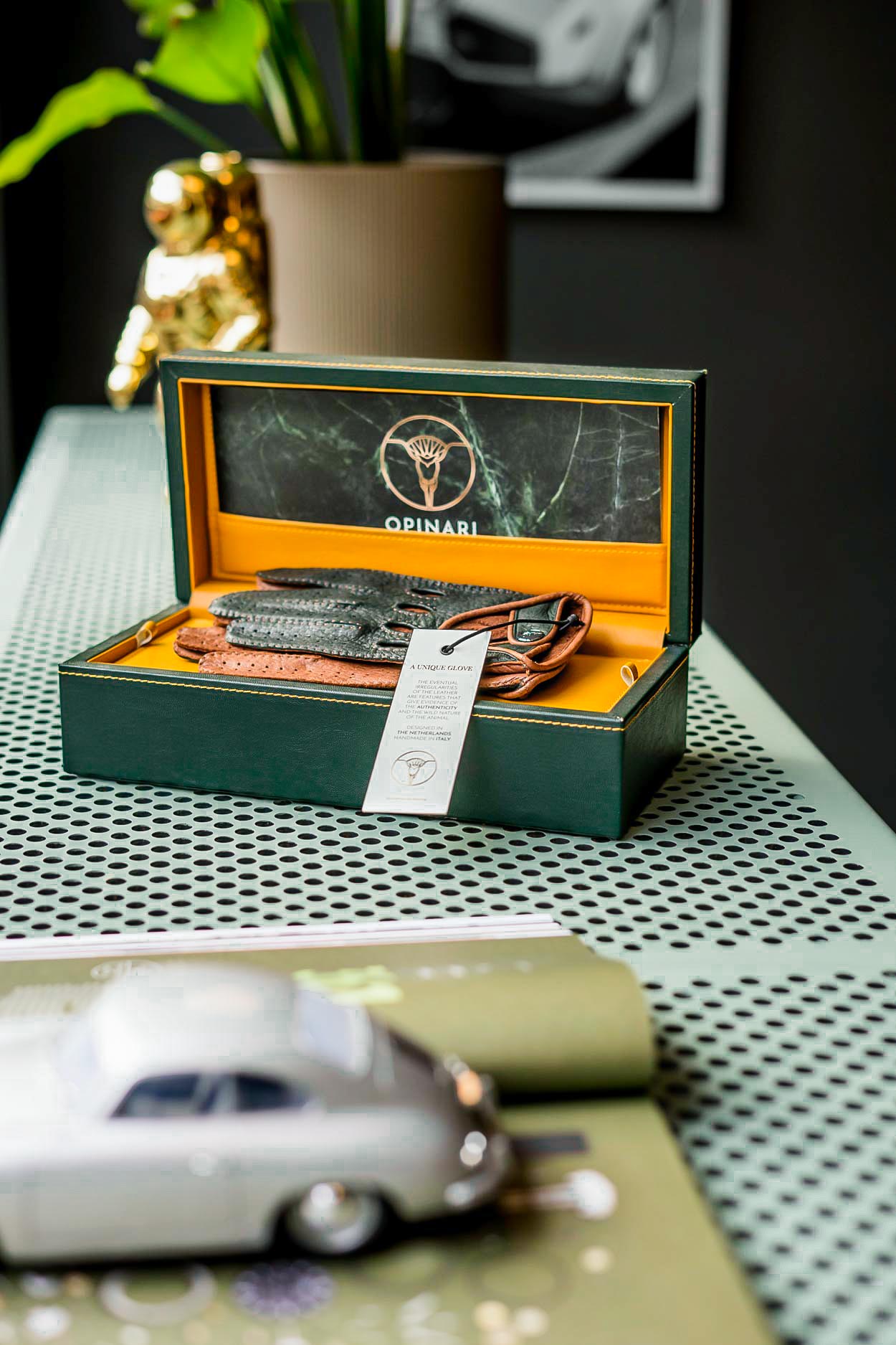 Italian handcrafted green driving gloves