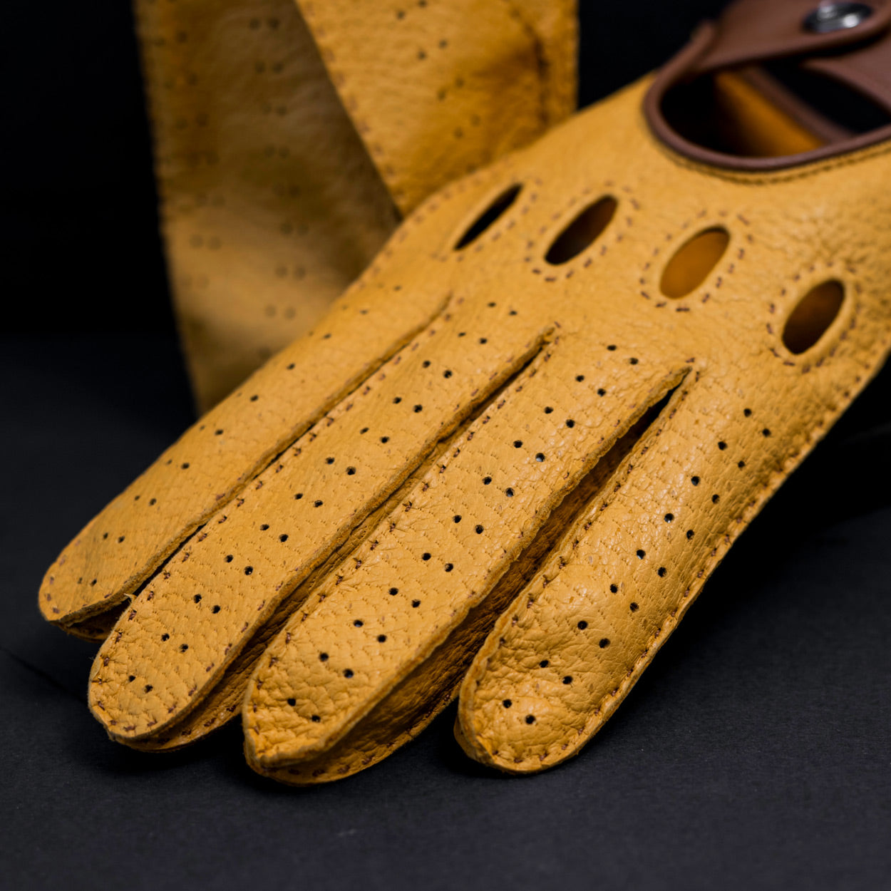 Yellow Italian peccary leather driving gloves