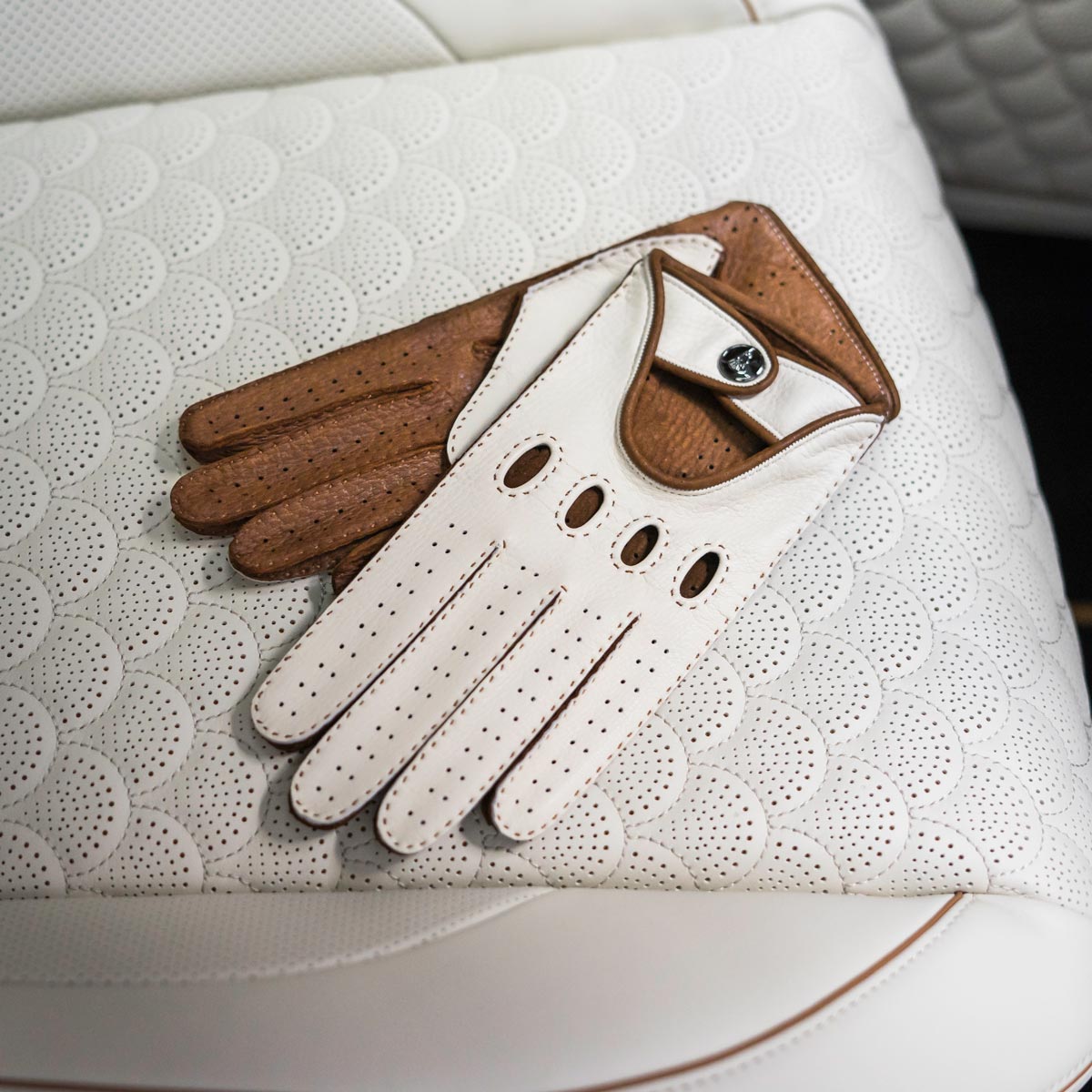 Brown White driving gloves - Opinari - Driver's Essentials