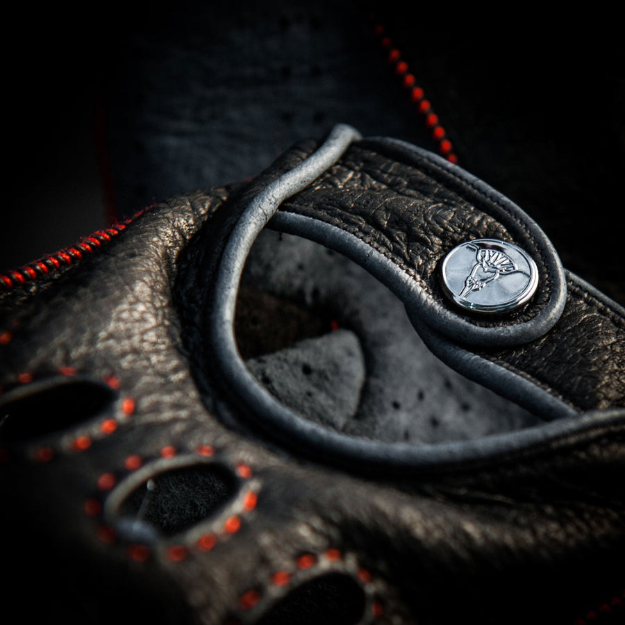 Rosso acceso Red driving gloves - Opinari - Driver's Essentials